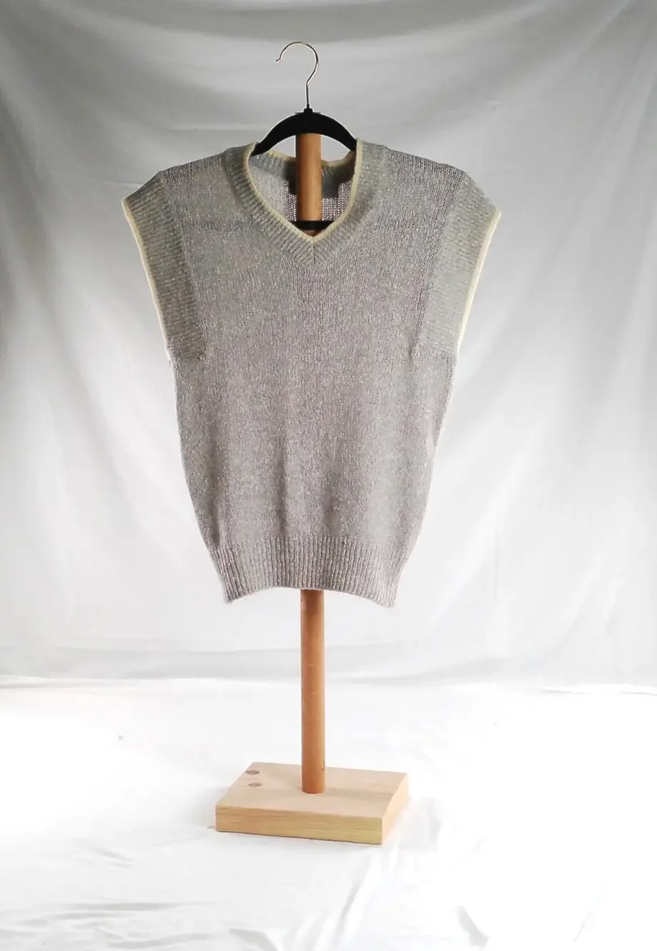 Vintage Nicole Curie Silk Angora Sweater Vest Gray V-Neck Knit Korea Women's